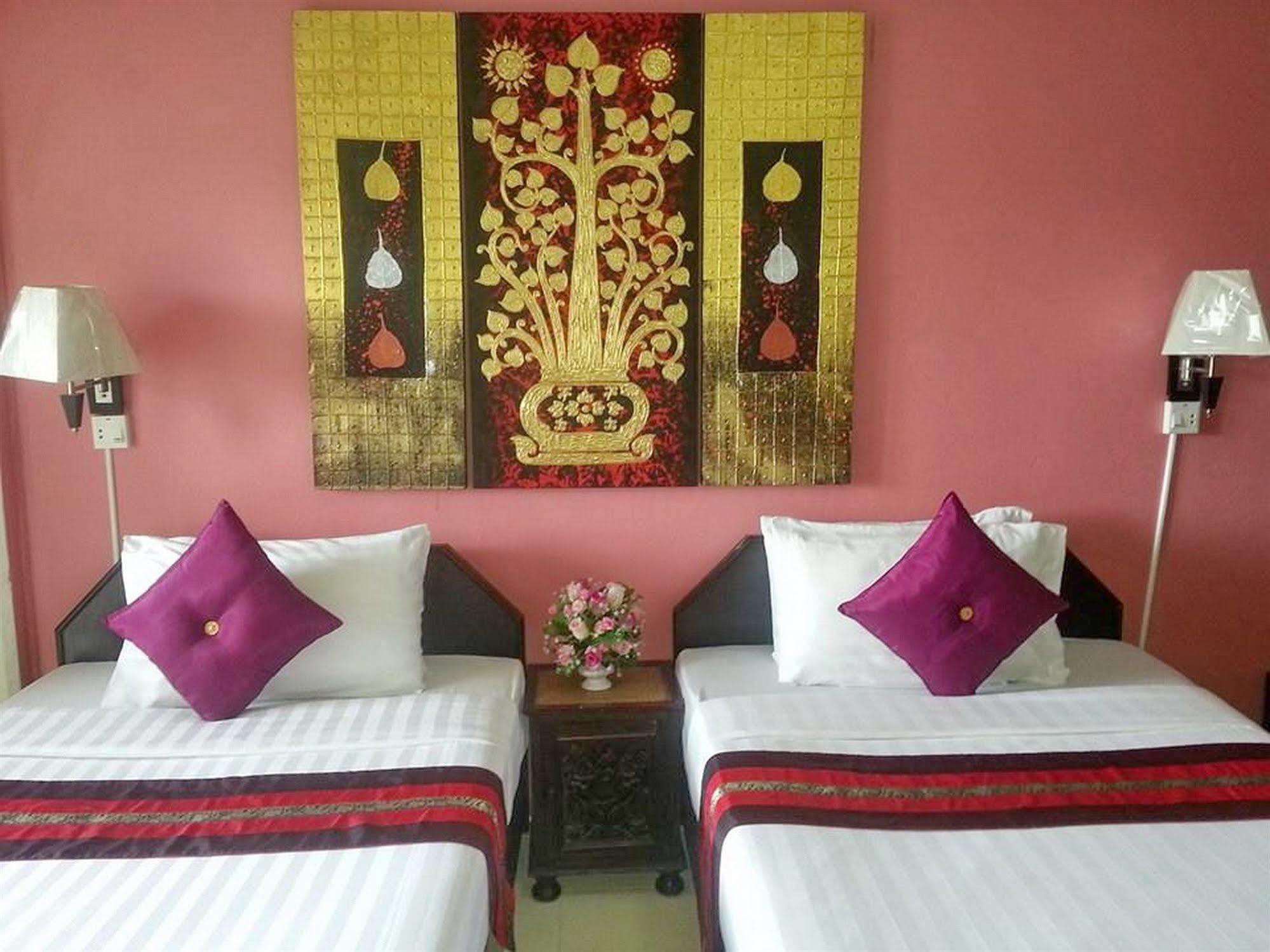 The Sun Resort & Spa Pattaya Buitenkant foto