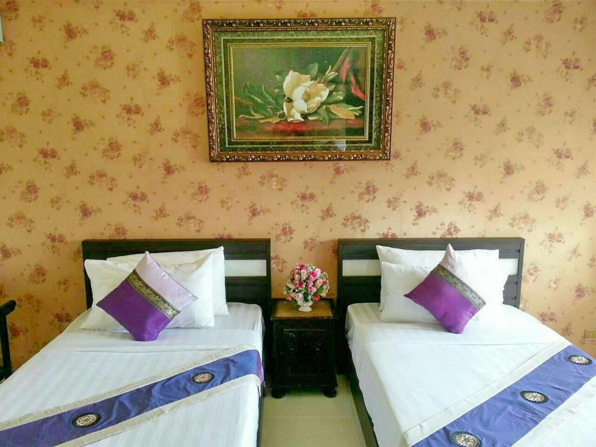 The Sun Resort & Spa Pattaya Buitenkant foto