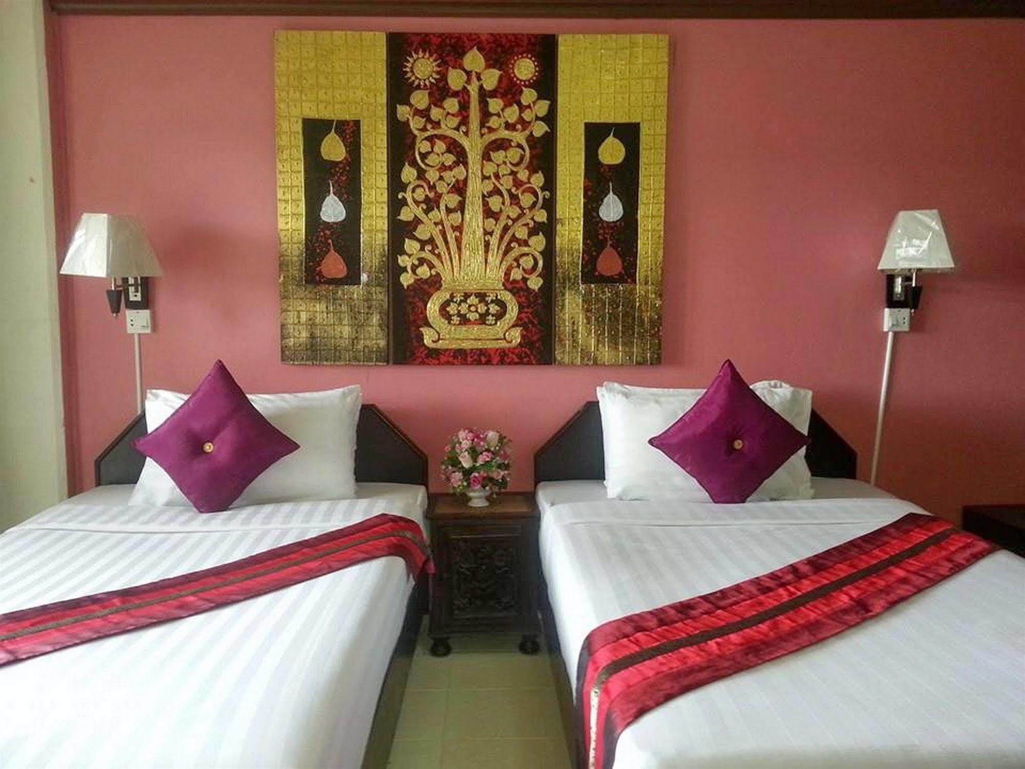 The Sun Resort & Spa Pattaya Buitenkant foto