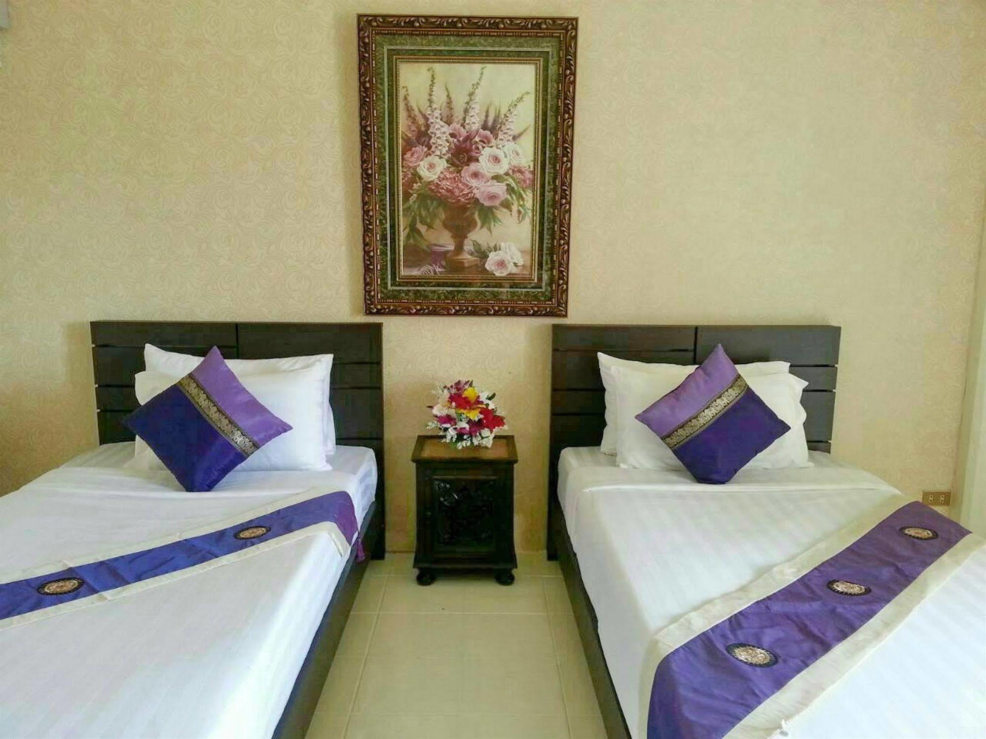 The Sun Resort & Spa Pattaya Buitenkant foto